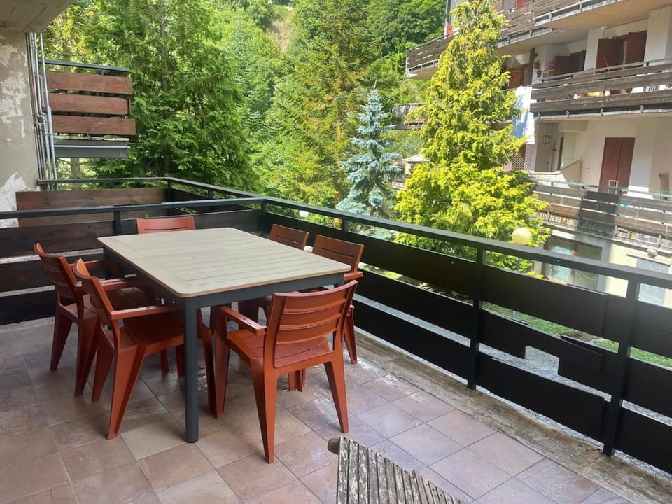 Property building, Patio, Day, View (from property/room), Balcony/Terrace, Living room, Seating area, Dining area