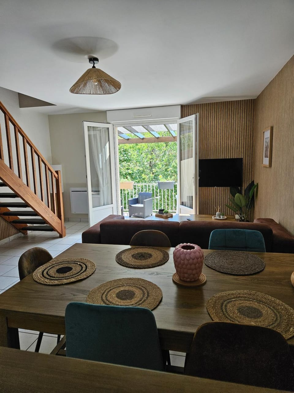 TV and multimedia, Living room, Dining area
