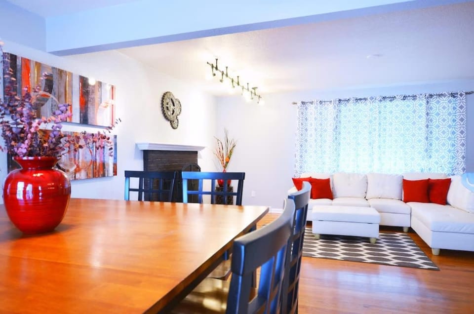 5 bdrm Near Belmar - Dining Shops Movie Theater Entertainment & Red Rocks House in Lakewood