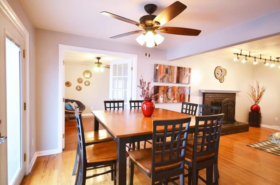5 bdrm Near Belmar - Dining Shops Movie Theater Entertainment & Red Rocks House in Lakewood