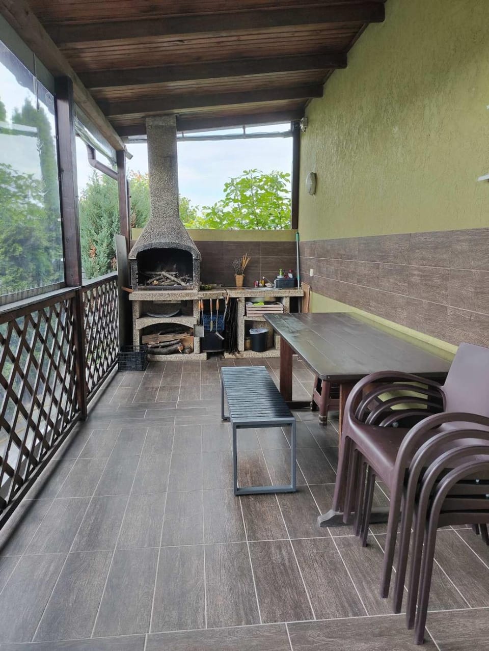 BBQ facilities, Seating area