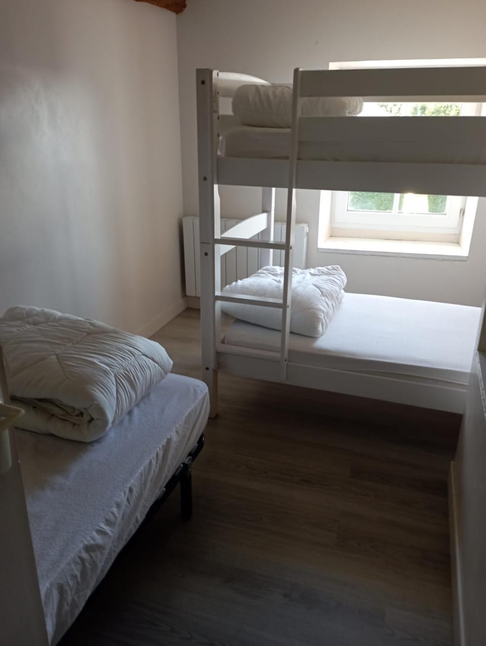 Bed, bunk bed