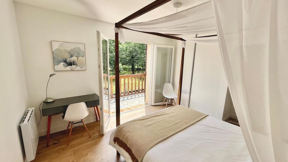 Bed, View (from property/room), Balcony/Terrace, Balcony/Terrace, Bedroom