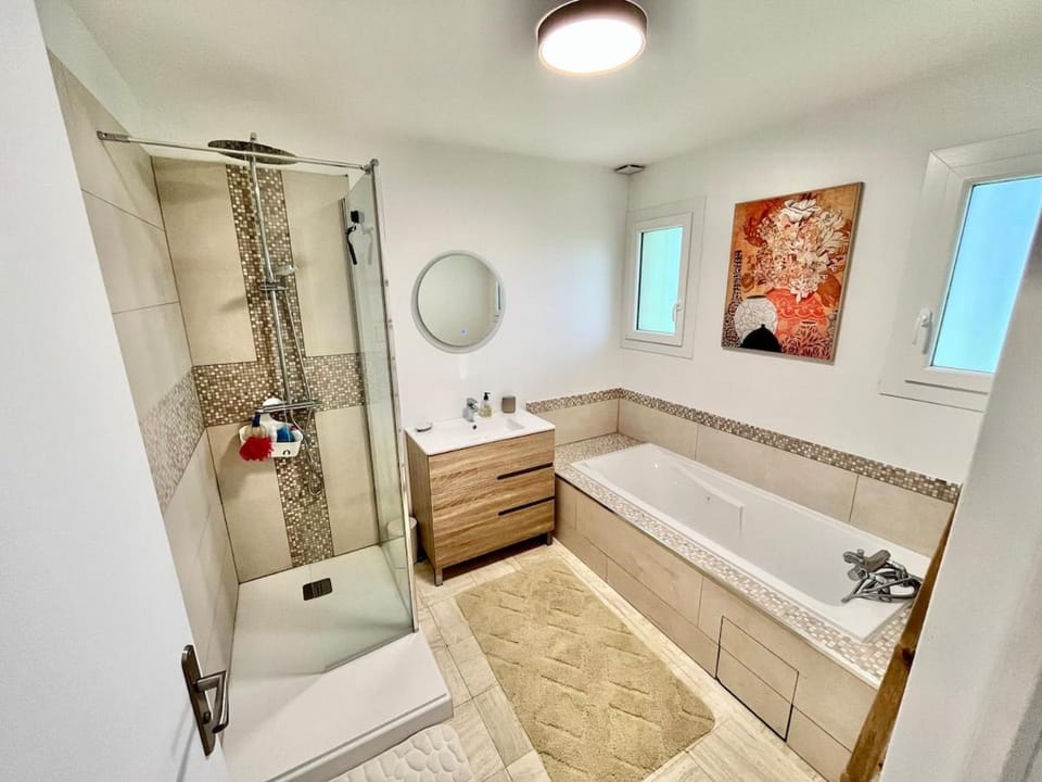 Shower, Bathroom, Bath, towels