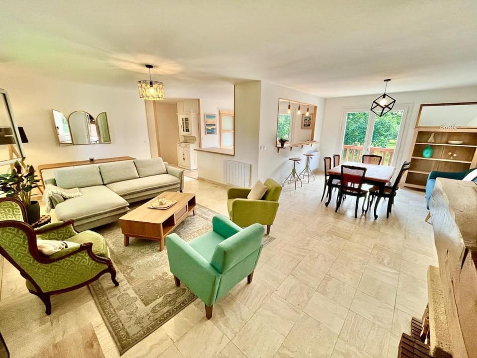 Living room, Dining area