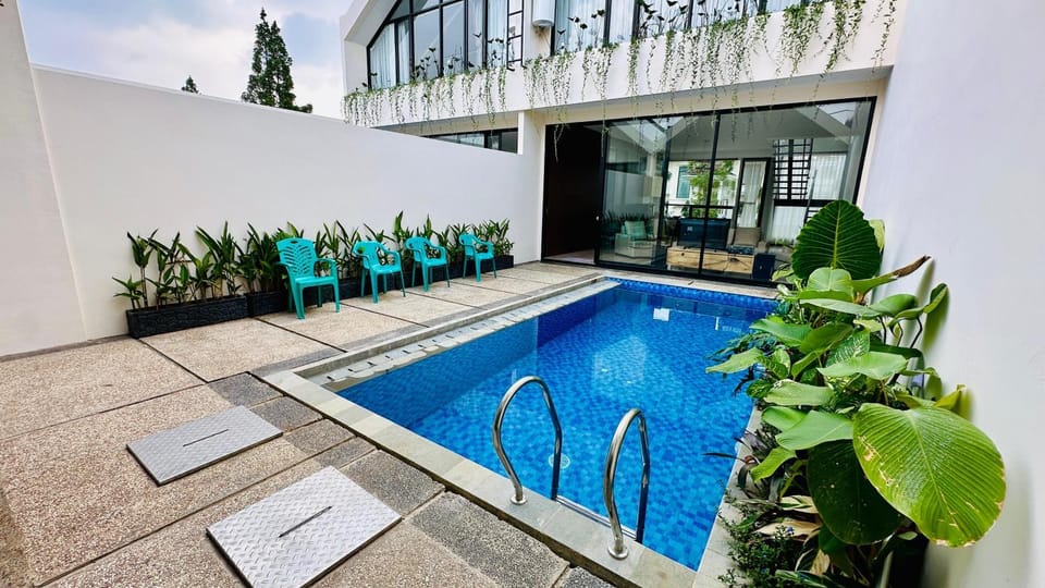 Patio, Pool view, Swimming pool