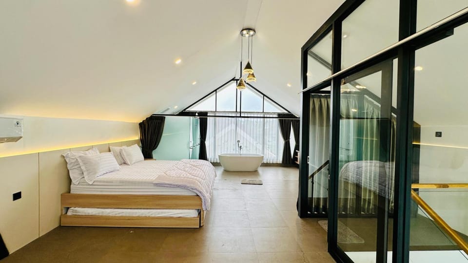Photo of the whole room, Bedroom