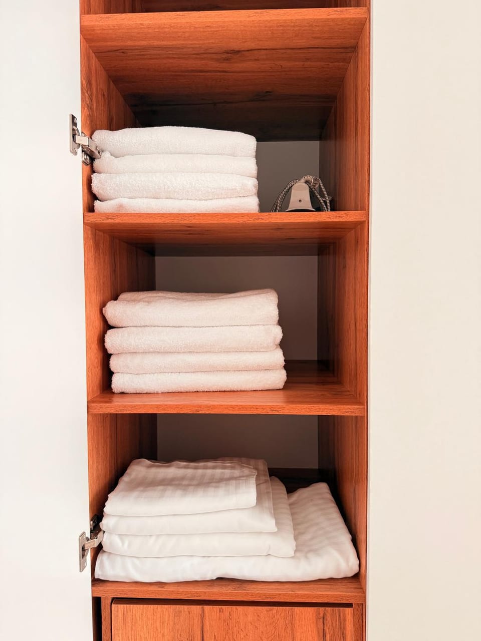 towels, wardrobe