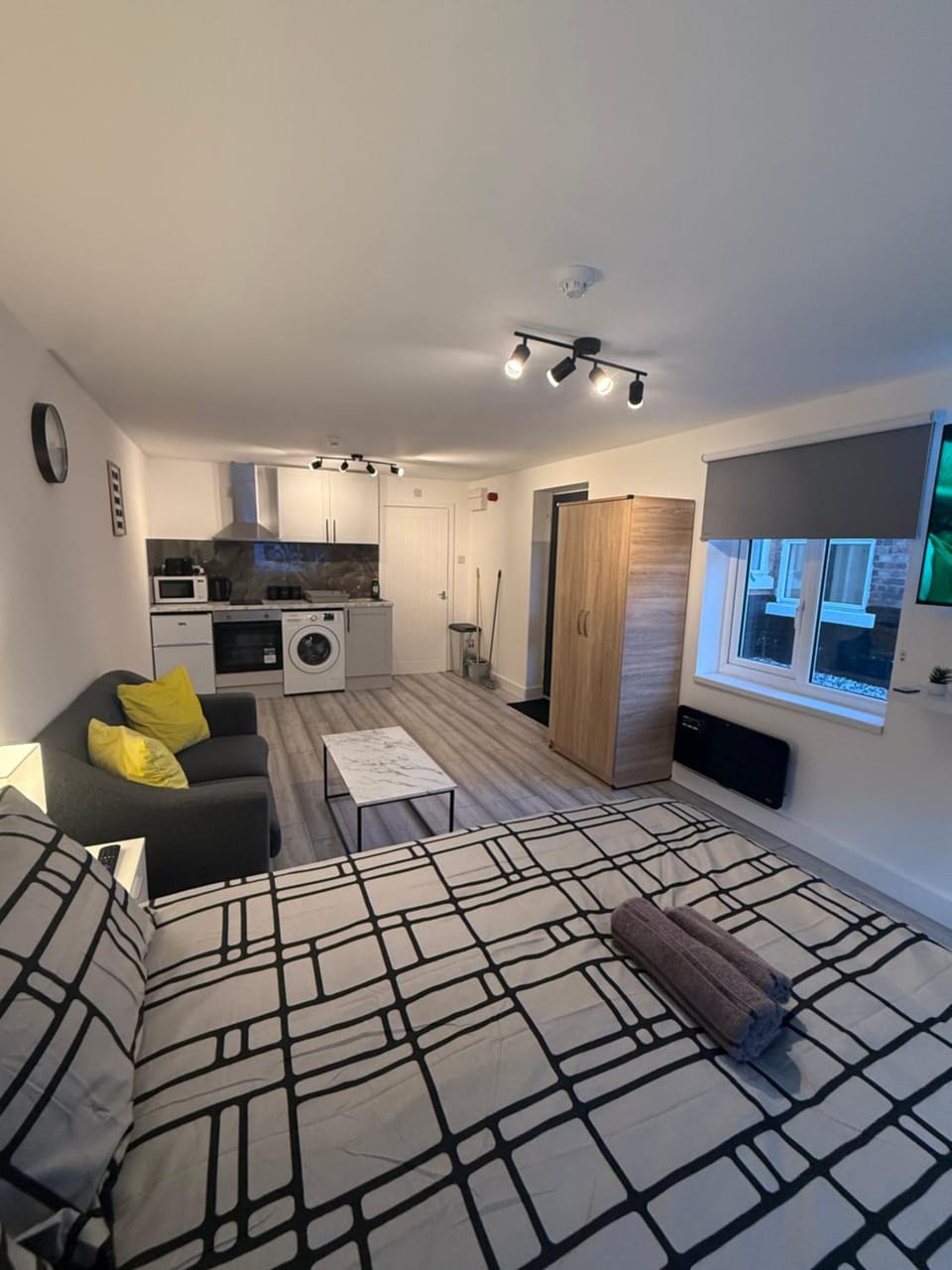 Bed, Kitchen or kitchenette, Living room, oven, pet friendly