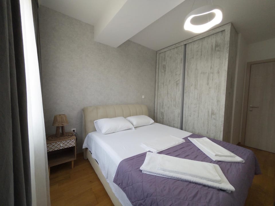 Bed, Bedroom, towels, wardrobe