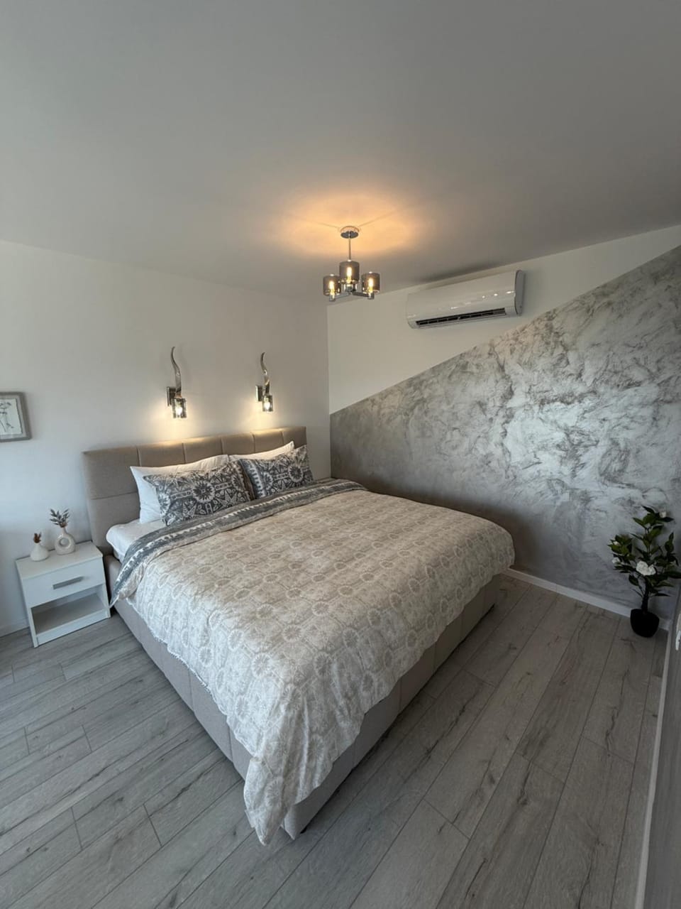 Bedroom, air conditioner