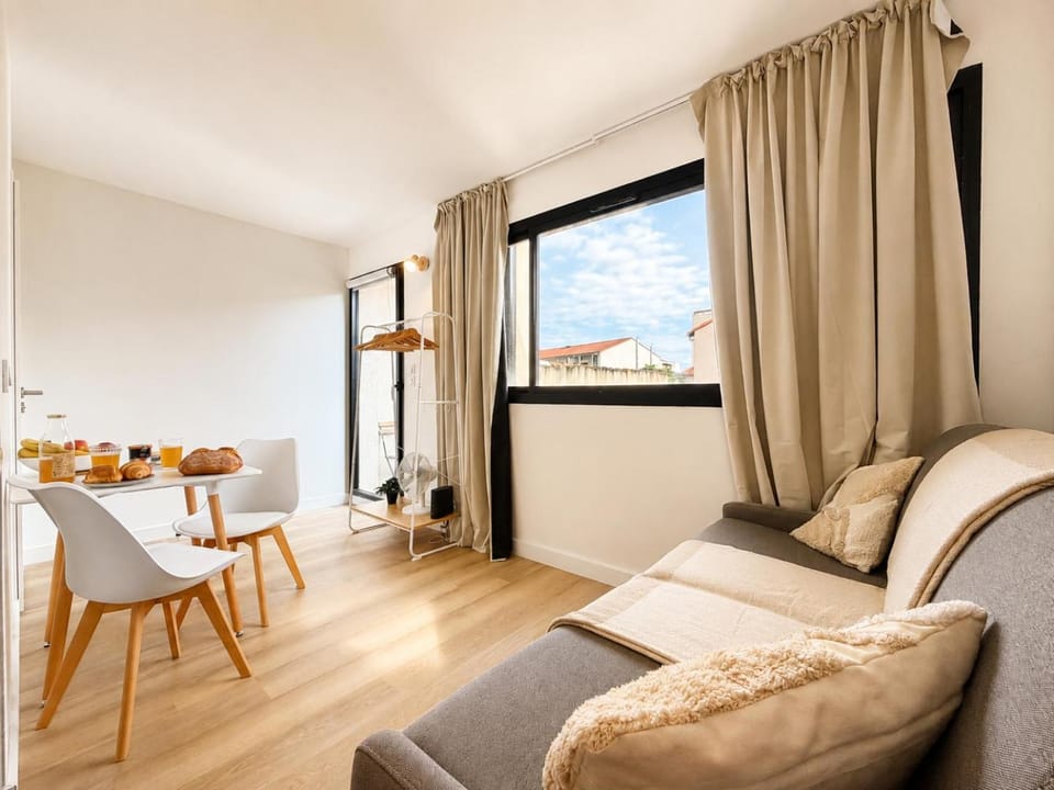Day, Night, Balcony/Terrace, Living room, Seating area, Dining area