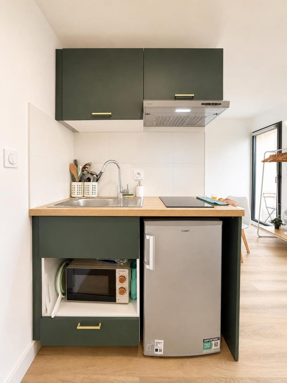 Day, Kitchen or kitchenette, stove