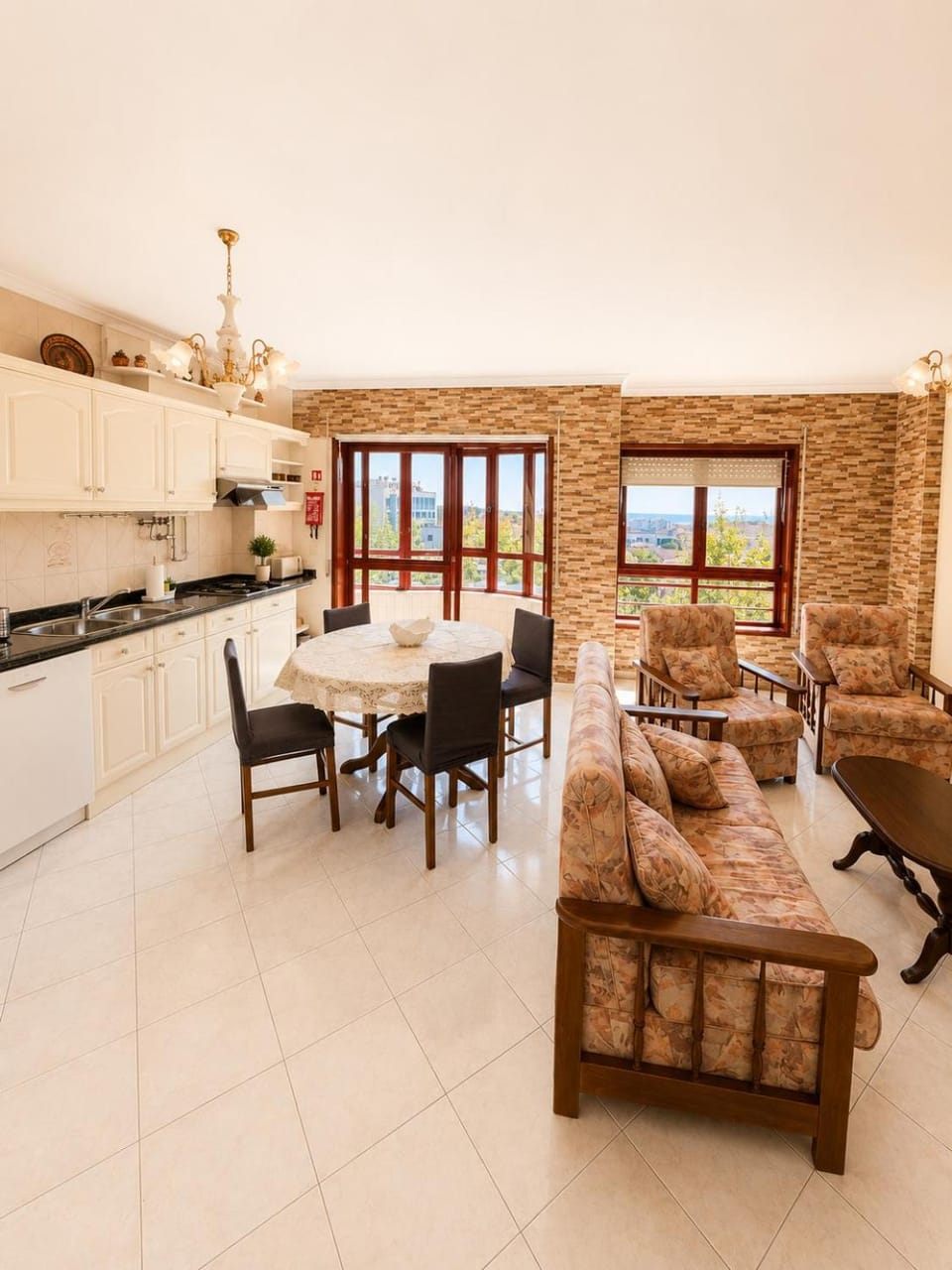 Kitchen or kitchenette, Living room, Seating area, Dining area