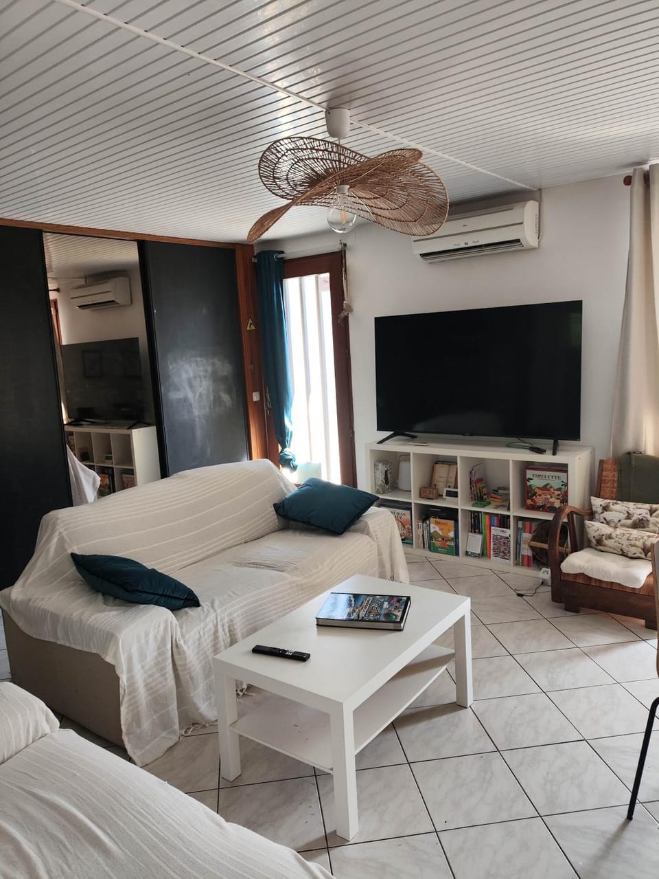 Communal lounge/ TV room