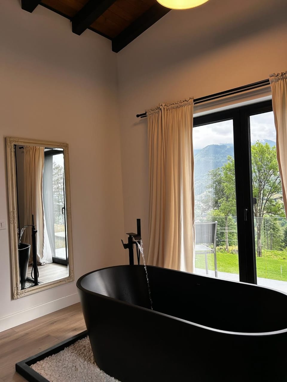 Aer & Rowa Chalets by Ekow Chalet in Romania