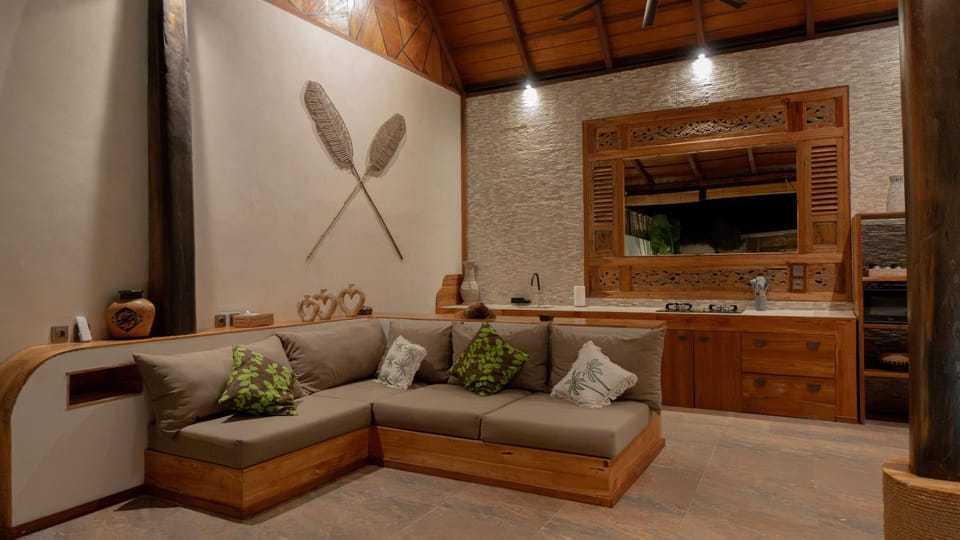 Kitchen or kitchenette, Living room, Seating area, minibar