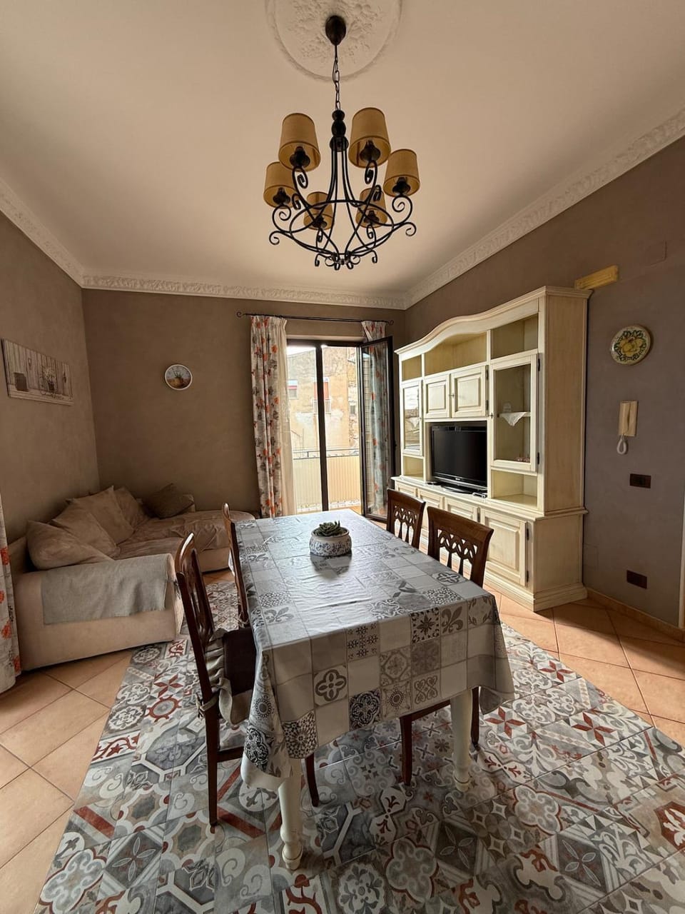 TV and multimedia, Living room, Dining area