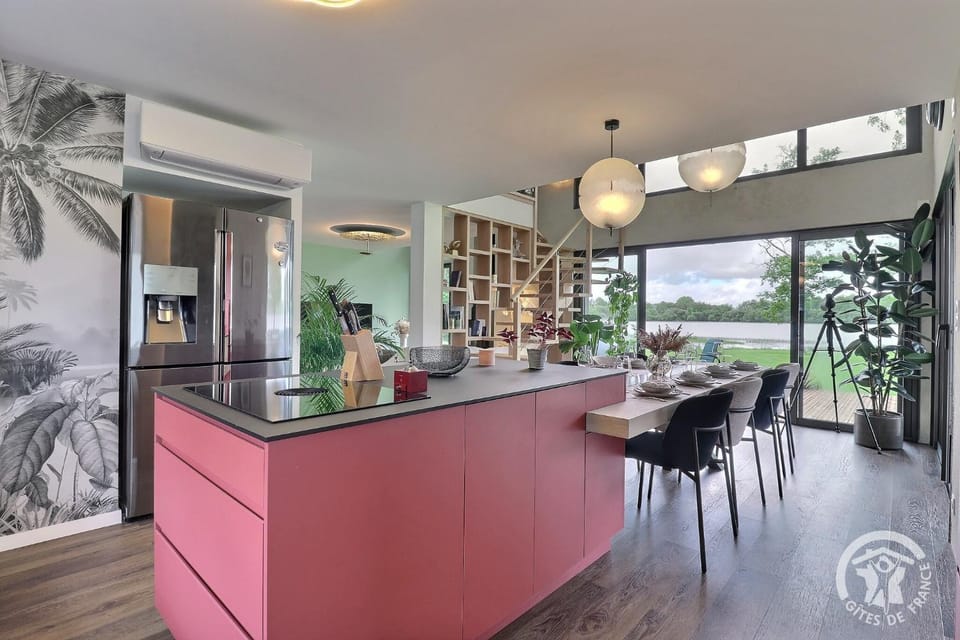 Kitchen or kitchenette, Dining area, Lake view