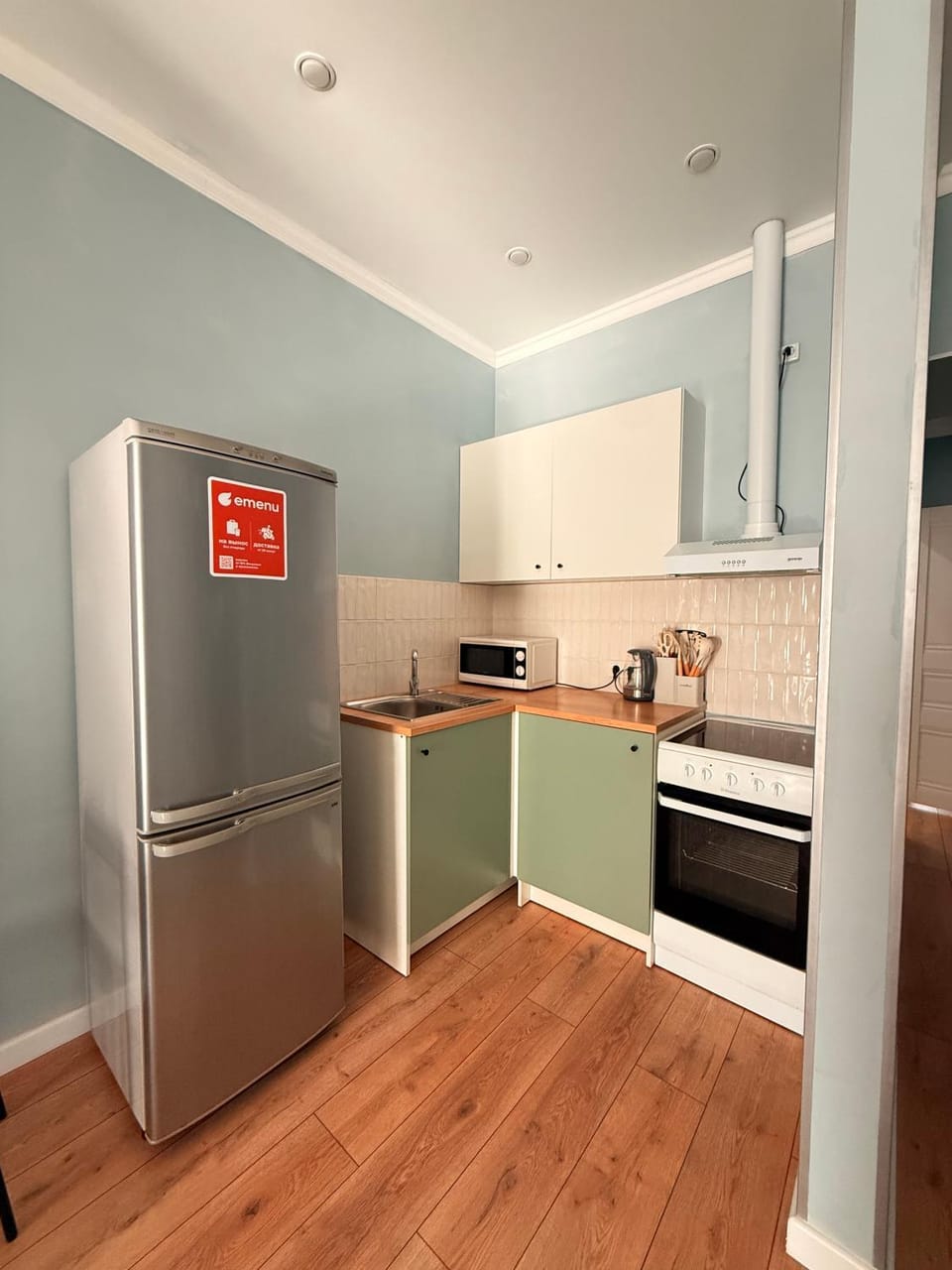 Kitchen or kitchenette, oven, stove