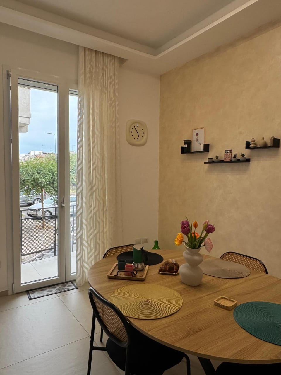 Seating area, Dining area