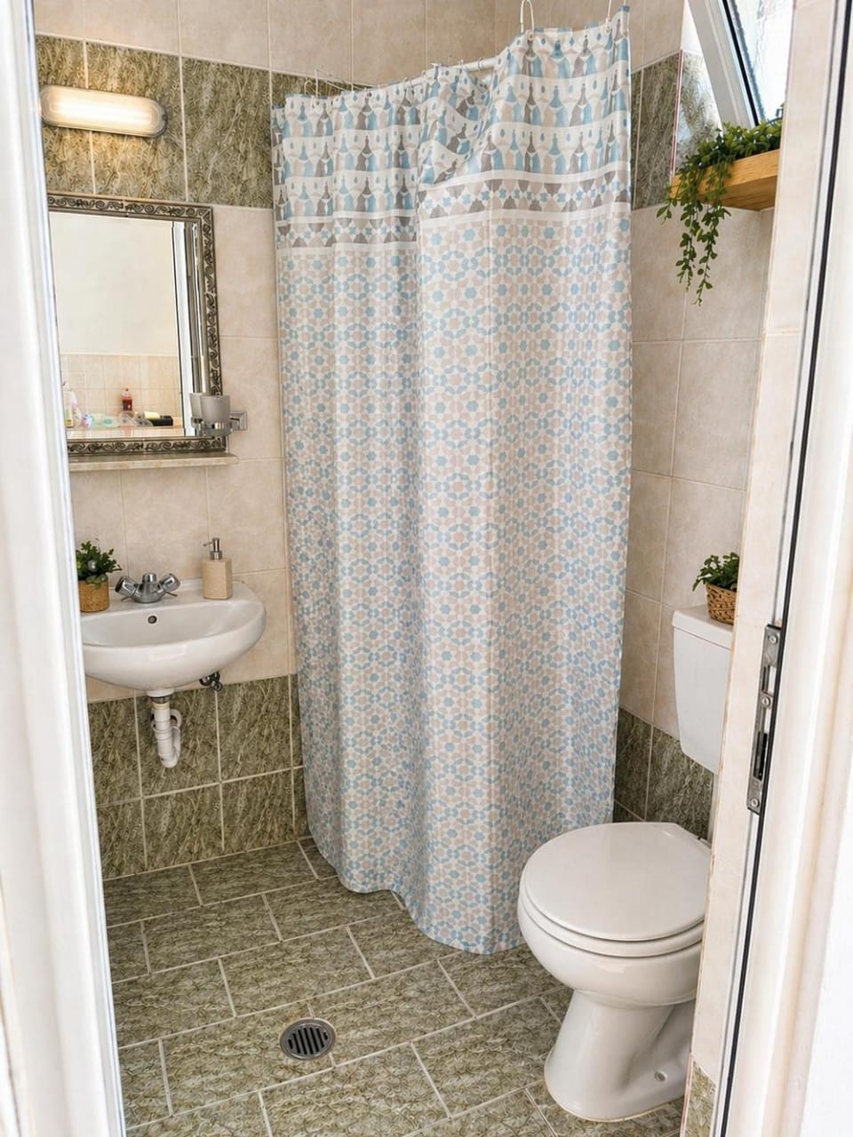 Shower, Toilet, Bathroom