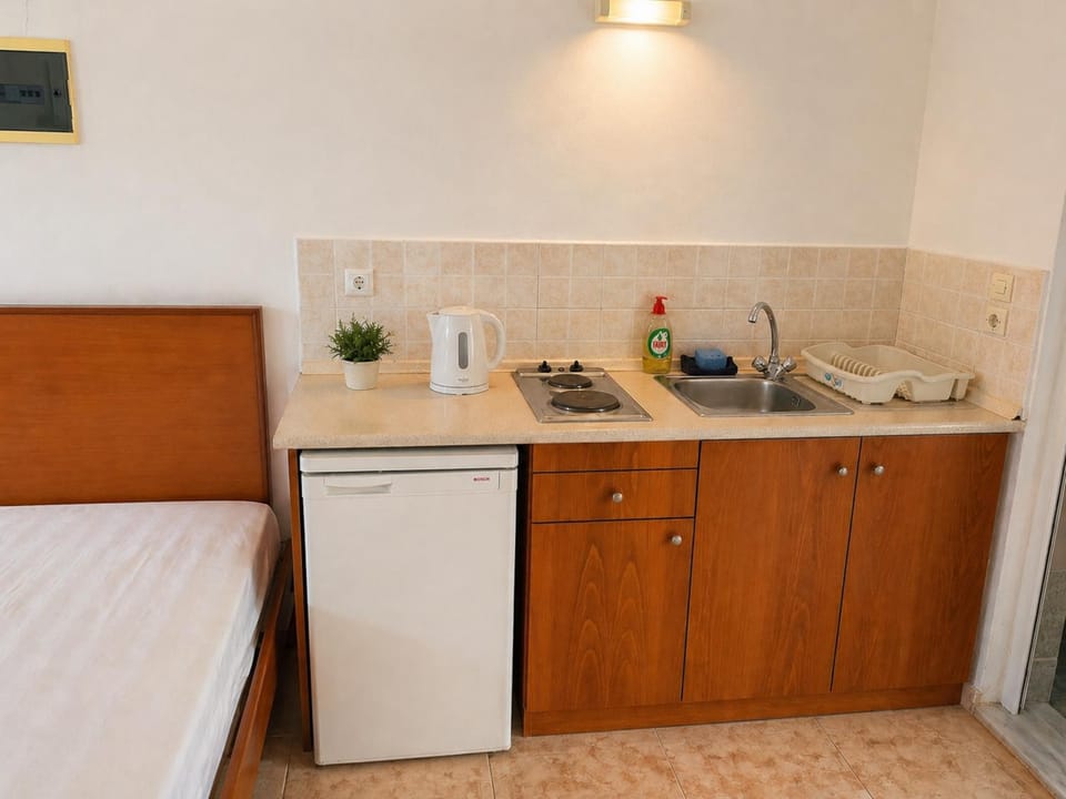 Kitchen or kitchenette, Bedroom