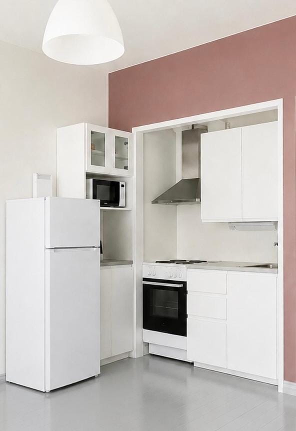 Kitchen or kitchenette, oven