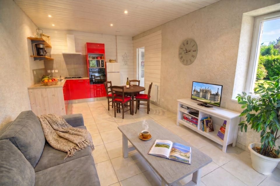 Communal lounge/ TV room, Kitchen or kitchenette, Seating area