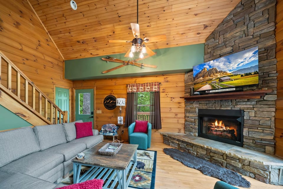 The Mountain Hearth II House in Beech Mountain