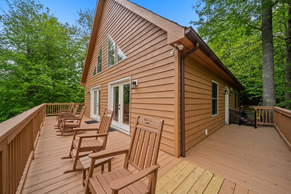 The Mountain Hearth II House in Beech Mountain
