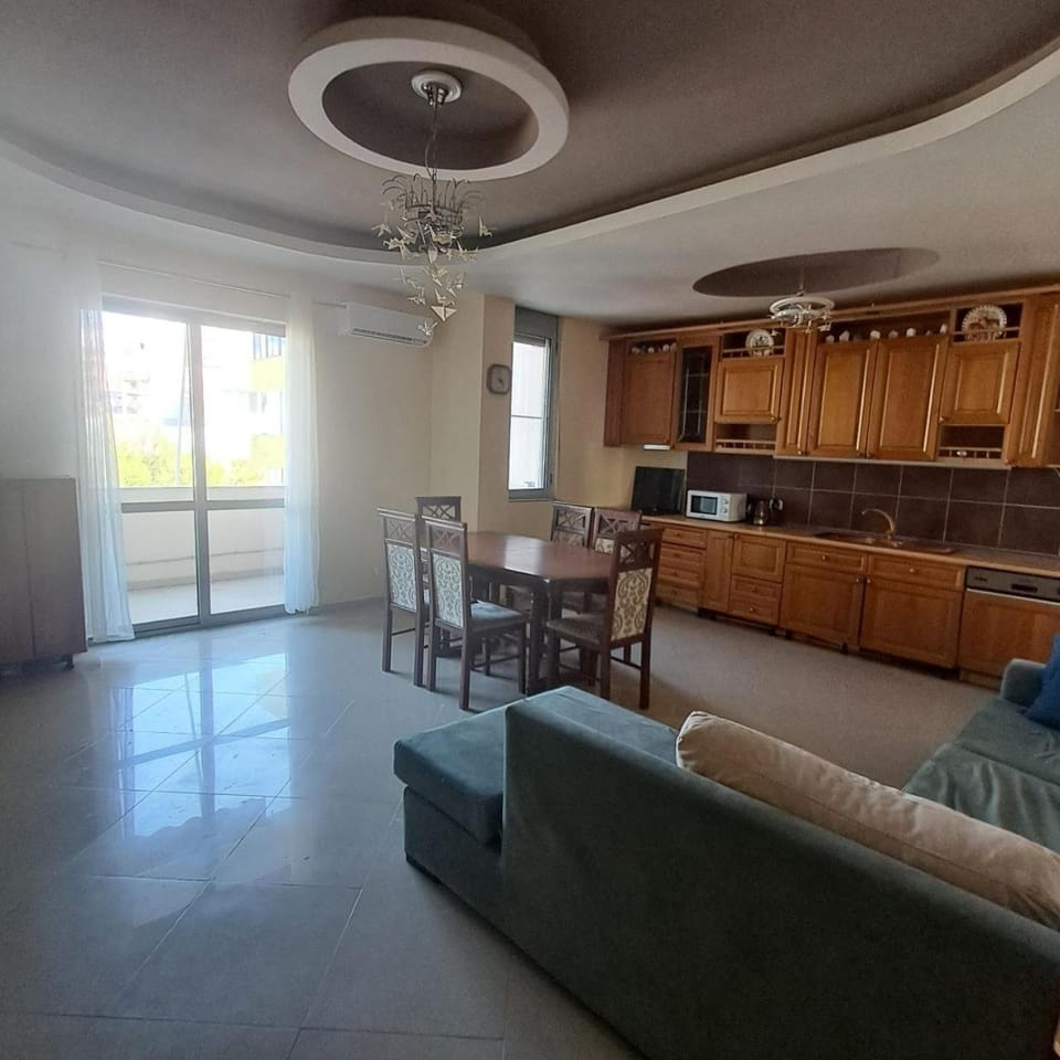 Living room, Seating area, Dining area, pet friendly, stove