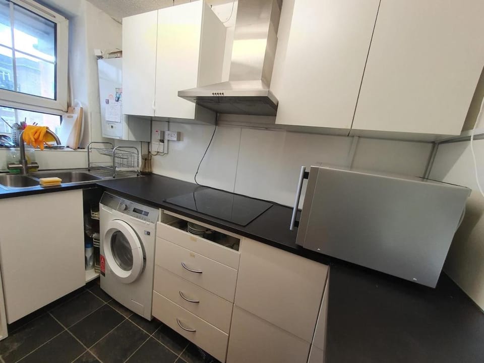 Kitchen or kitchenette, oven, stove, toaster, washing machine