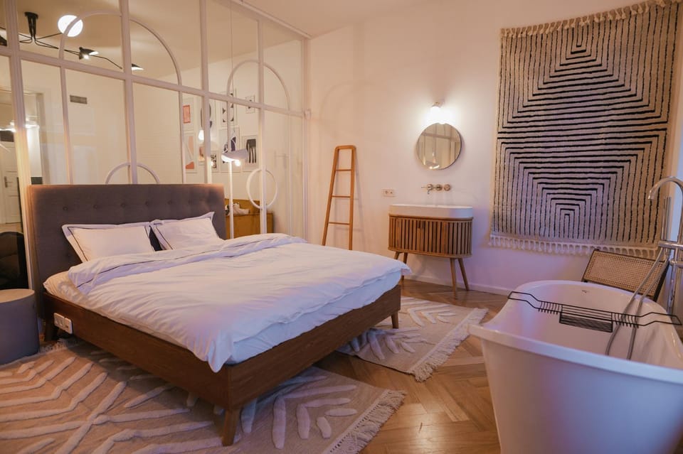 Bed, Photo of the whole room, Bedroom, Bath