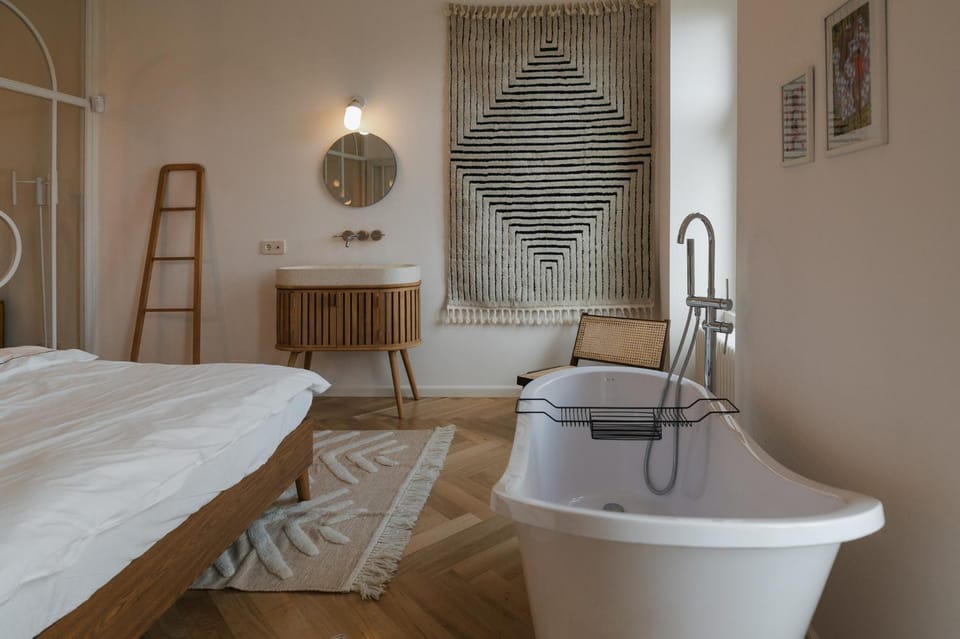 Bed, Photo of the whole room, Bedroom, Bath