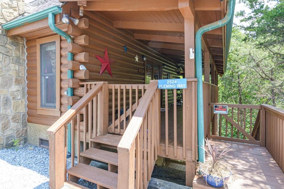 Douglas Lake Cabin Hot Tub Pool Lake Access, and Loft Cabin in Douglas Lake