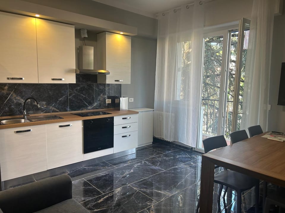 Kitchen or kitchenette, Dining area, dishwasher, stove
