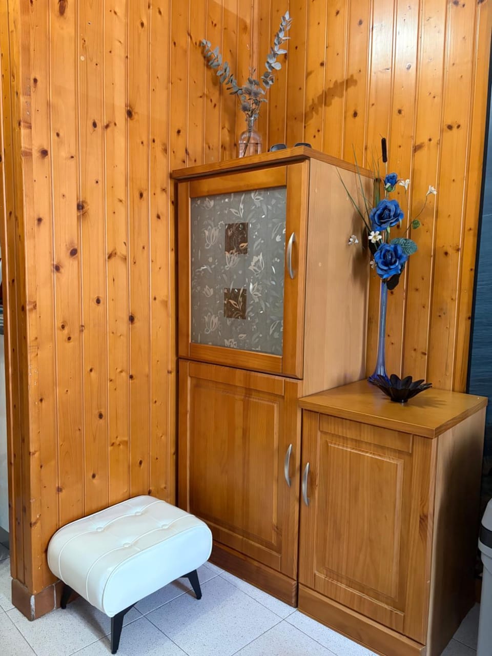 Seating area, wardrobe