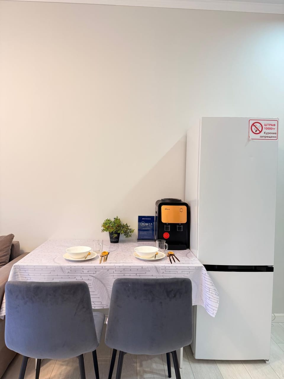 Kitchen or kitchenette, Dining area, oven