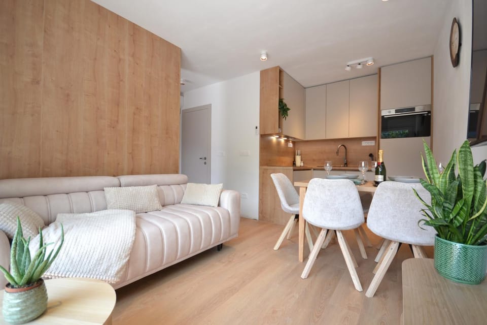 Kitchen or kitchenette, Living room, Seating area, Dining area