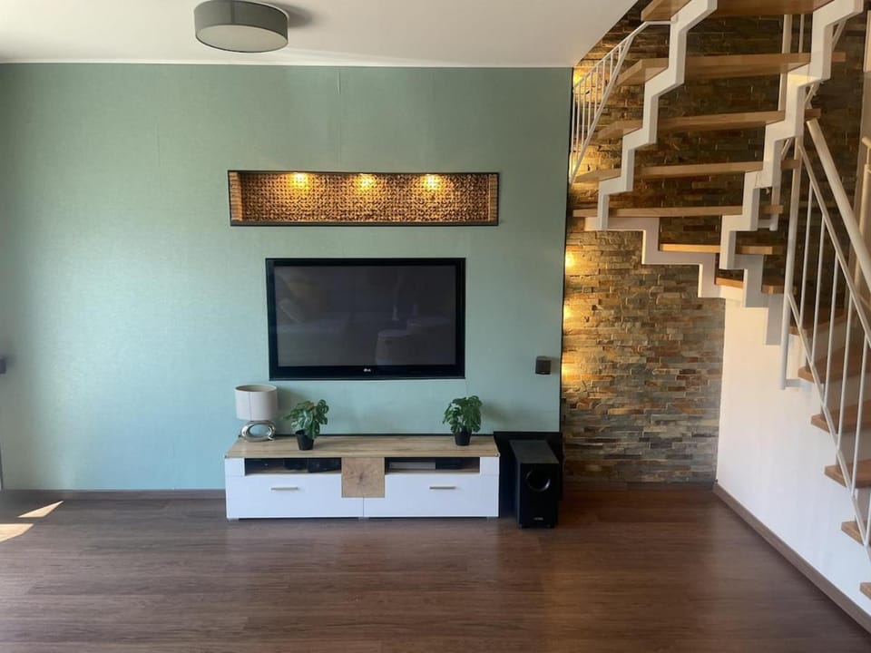 Communal lounge/ TV room, TV and multimedia, Evening entertainment