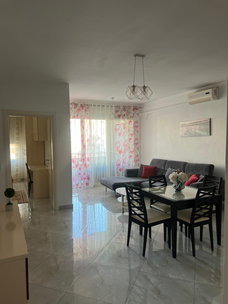 Kitchen or kitchenette, Living room, Seating area, Dining area, air conditioner