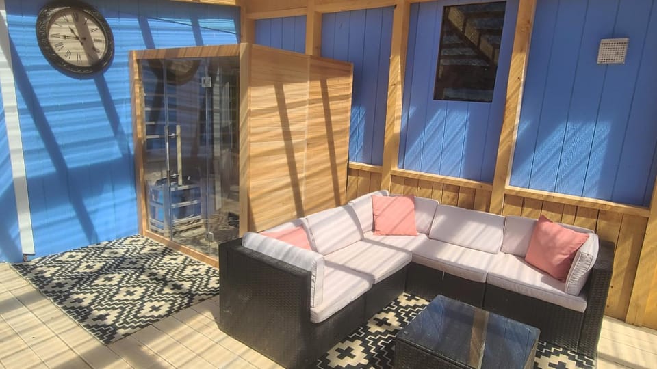 Finger Lakes Retreat! Hot tub, SAUNA and Country Views! House in Keuka Lake