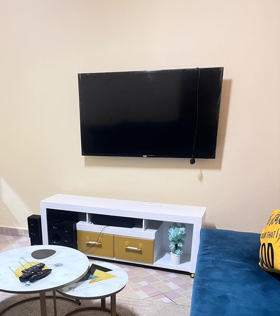 Communal lounge/ TV room, TV and multimedia, Living room