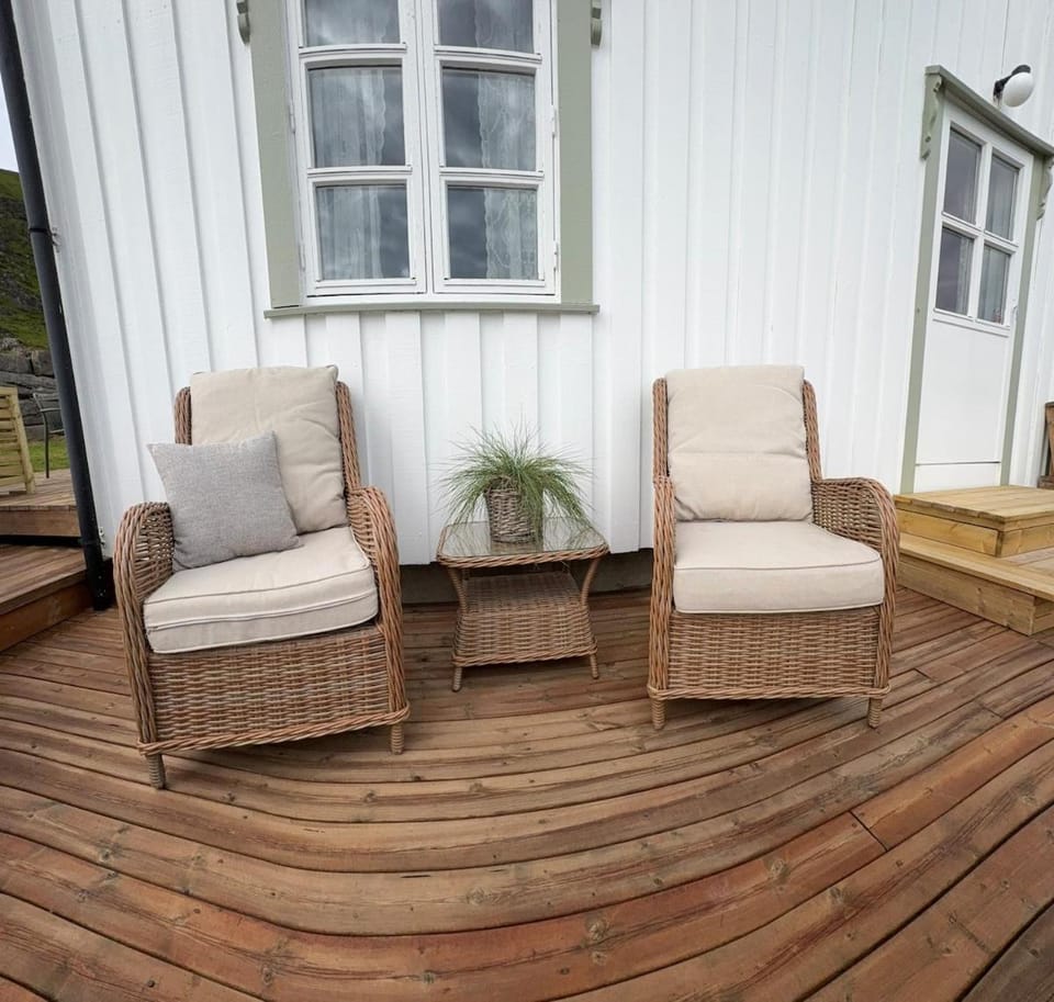 Patio, Day, Balcony/Terrace, Seating area