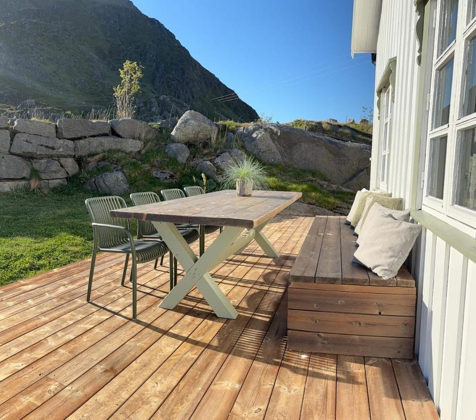 Patio, Spring, Natural landscape, Balcony/Terrace, Dining area, Mountain view