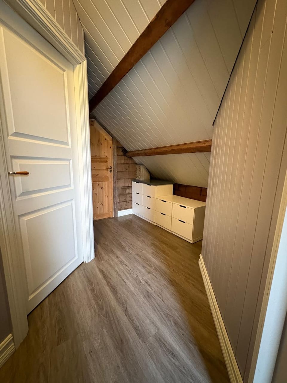 Photo of the whole room, wardrobe