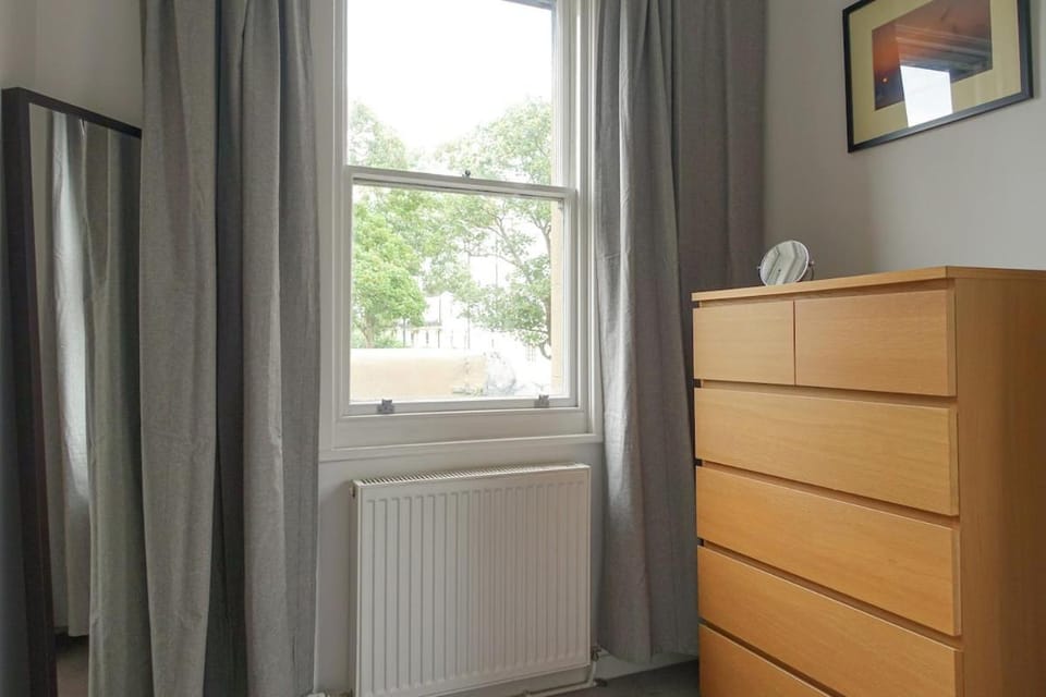 1BR Luxury Hove Flat, Steps from the Seafront Apartment in Hove