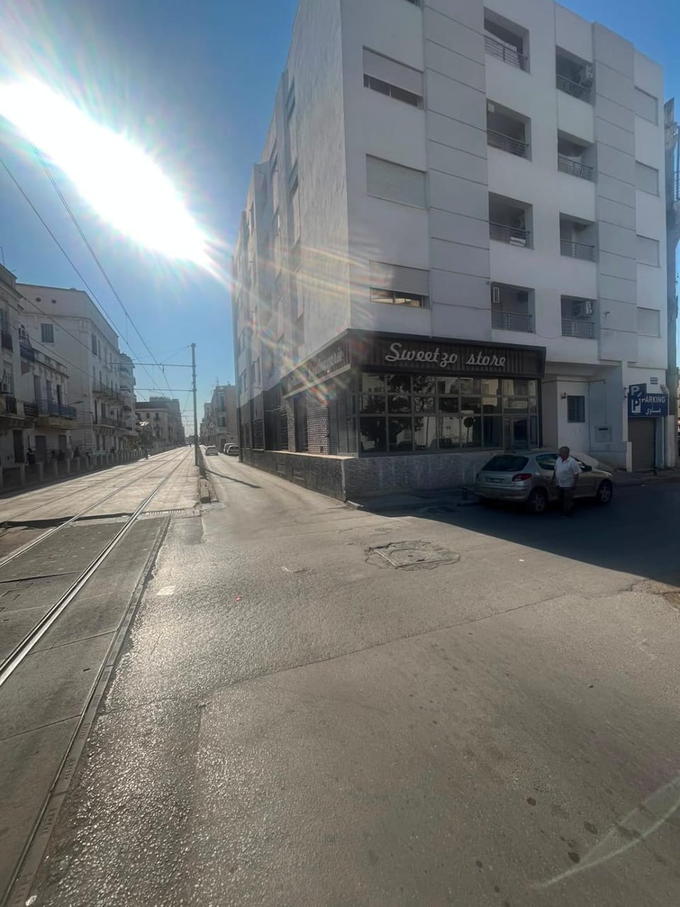 Property building, Day, Neighbourhood, View (from property/room), Street view, Location, Parking