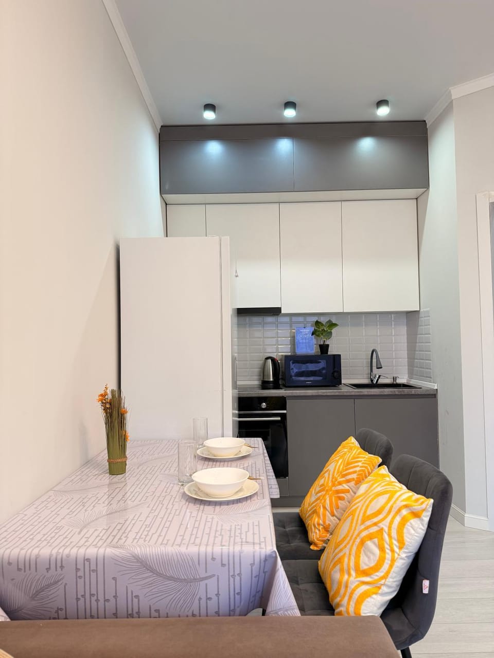 Living room, Seating area, Dining area, minibar, stove